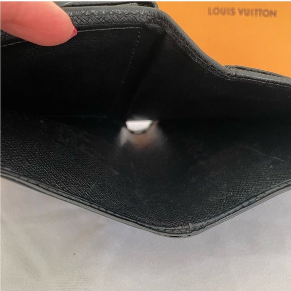 Louis Vuitton EPI Compact - Picture 4 of 4